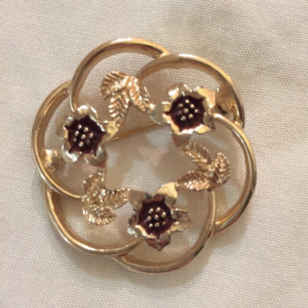 Vintage SARAH gold-toned pin with burgundy flowers